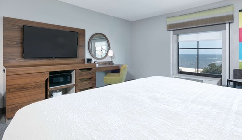 Room, 1 King Bed, Beach View