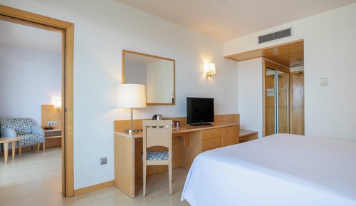 Room (Connecting Rooms (3+2))