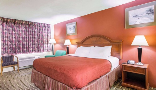 Standard Room, 1 King Bed, Smoking