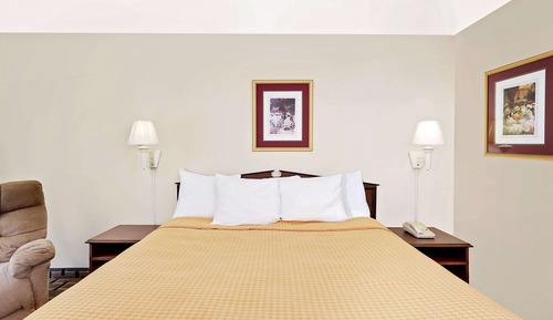 Standard Room, 1 King Bed