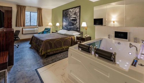 Suite, 1 King Bed, Non Smoking, Jetted Tub