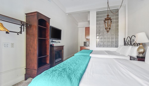Z Suite - Villa Suite, 1 Person Sized Jetted Tub, 2 Queen Beds, 1st Floor