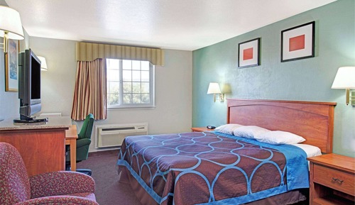 Standard Room, 1 King Bed, Non Smoking, Microwave