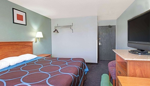 Standard Room, 1 King Bed, Smoking, Microwave