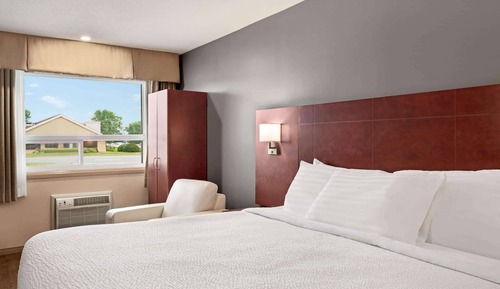 Deluxe Room, 1 King Bed, Non Smoking, 2nd floor