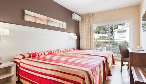 Standard Room (2 adults and 1 child)