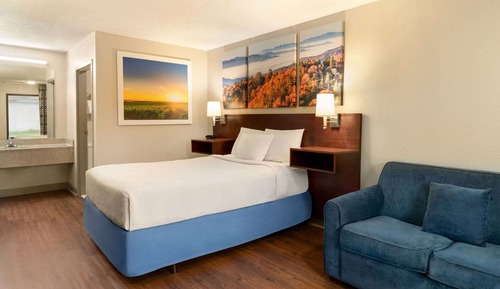 Deluxe Room, 1 Queen Bed, Accessible, Non Smoking (Mobility)