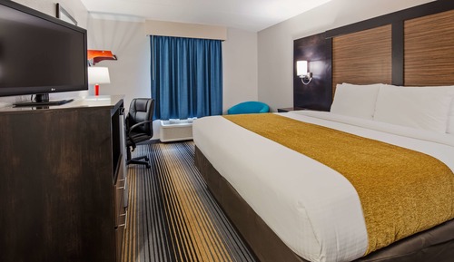 Standard Room, 1 King Bed, Non Smoking, Refrigerator & Microwave