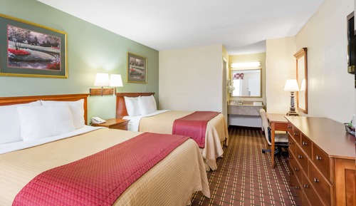 Standard Room, 2 Queen Beds, Non Smoking