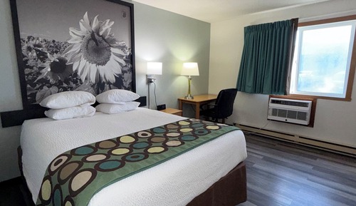 Standard Room, 1 Queen Bed