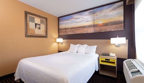 Standard Room, 1 Queen Bed