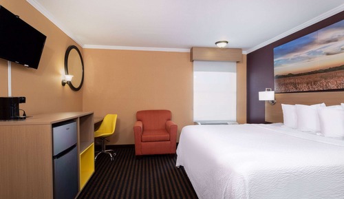 Standard Room, 1 King Bed