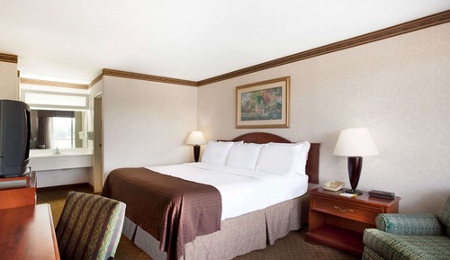 Standard Room, 1 King Bed, Smoking