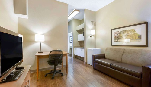 Deluxe Studio, 1 King Bed with Sofa bed, Non Smoking
