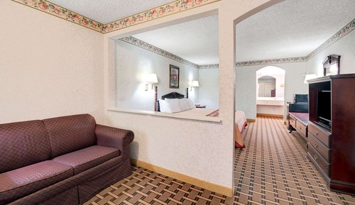 Suite, 1 King Bed, Smoking