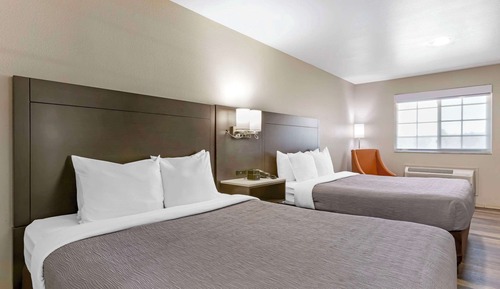 Standard Queen, 2 Queen Beds, Leisure Chair/Ottoman, Non Smoking