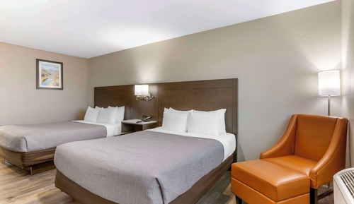 Standard Queen, 2 Queen Beds, Roll-In Shower, Accessible, Non Smoking, 1st floor