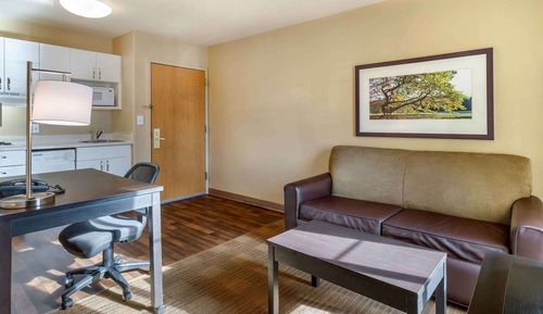 Deluxe Studio, 1 King Bed with Sofa bed, Non Smoking