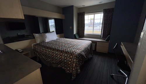 Suite, 1 Queen Bed, Non Smoking, Kitchen