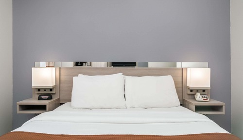 Standard Room, 1 Queen Bed