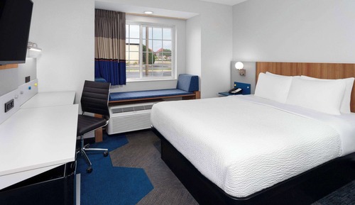Standard Room, 1 Queen Bed