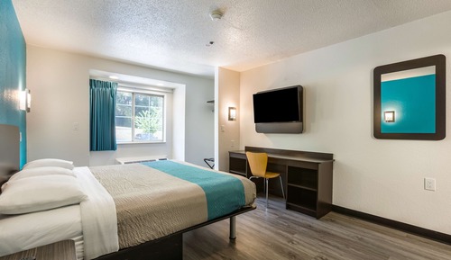 Deluxe Room, 1 King Bed, Non Smoking, Refrigerator & Microwave