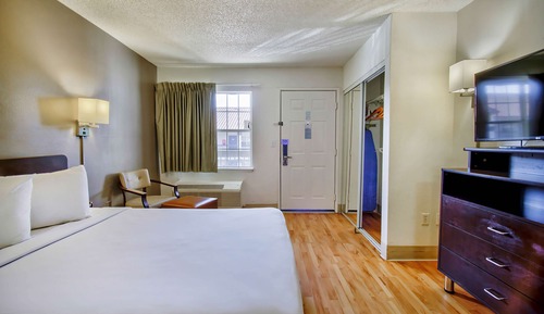 Standard Room, 1 Queen Bed, Accessible, Smoking
