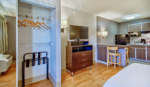 Standard Room, 1 Queen Bed, Accessible, Non Smoking