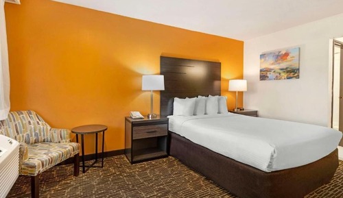 Standard Room, 1 Queen Bed
