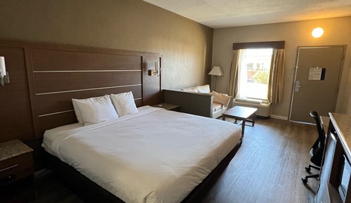 Suite, 1 King Bed with Sofa bed, Non Smoking