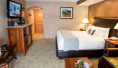 Lakefront Guest Room, 1 King bed