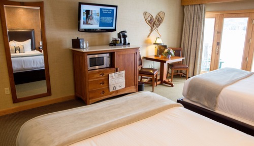 Lakefront Guest Room, 2 Queen beds