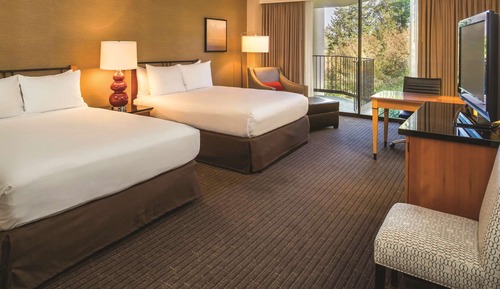 Deluxe Room, 2 Queen Beds, Accessible, Mountain View (Bathtub)