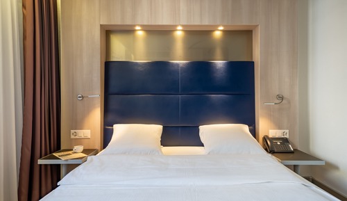 Small Double Queen Room