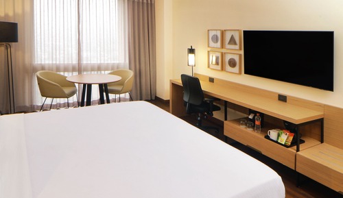 Standard Room, 1 King Bed
