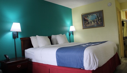 Standard Room, 1 King Bed