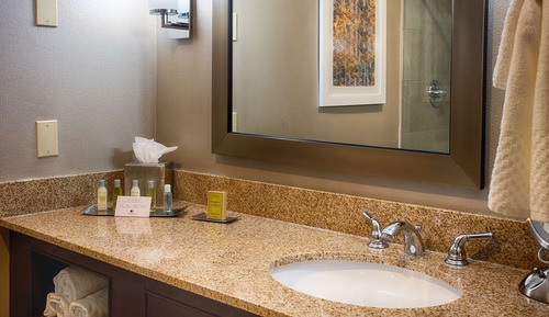 Junior Suite, 1 King Bed, Kitchenette, Mountain View