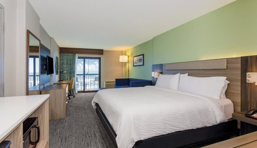 Room, 1 King Bed, Roll-in Shower, Oceanfront (Roll-In Shower)