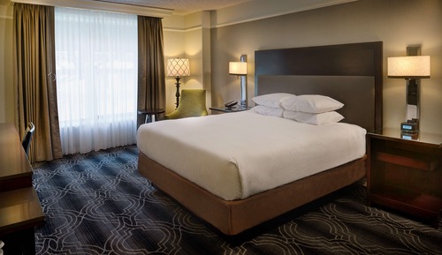 Deluxe Room, 1 King Bed, Accessible, Bathtub (Mobility & Hearing)