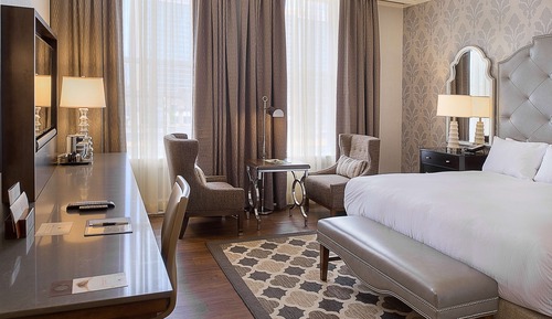 Grand Hall 1 King Luxury, Mobility Accessible with Bathtub, Club Lounge Access