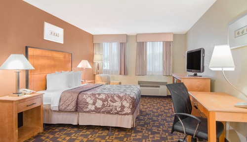 Standard Room, 1 Queen Bed, Accessible