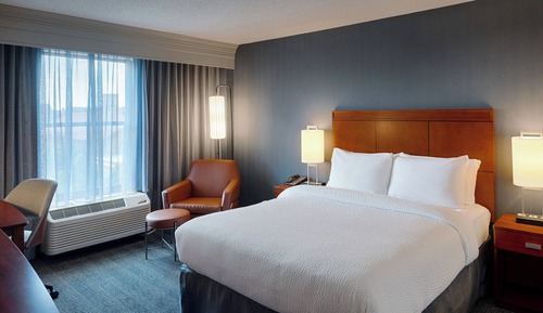 Room, 1 Queen Bed (Mobility Accessible, Tub)