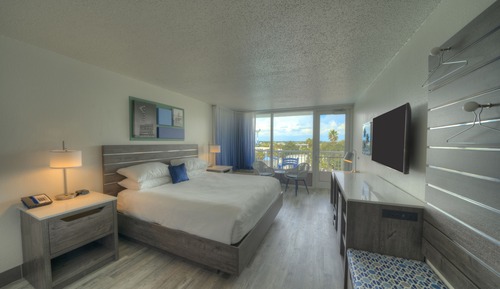 Room, 1 King Bed, Pool View
