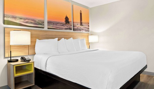 Deluxe Suite, 1 King Bed, Non Smoking (One-Bedroom)
