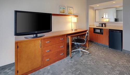 Suite, 1 Bedroom (Mobility/Hearing Accessible, Tub)
