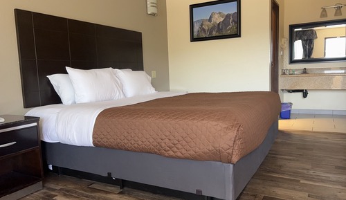 Standard Room, 1 King Bed