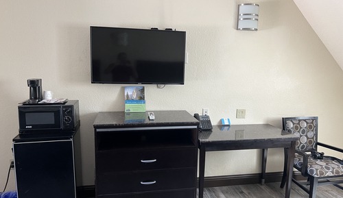 Standard Room, 1 King Bed, Mountain View