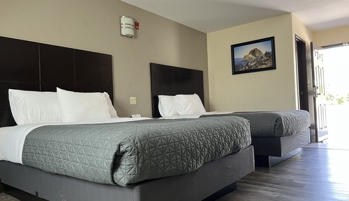 Standard Double Room, 2 Queen Beds, Mountain View