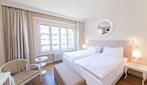 Business Room, City View