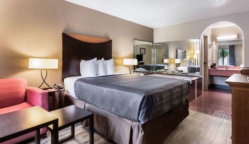 Suite, 1 Queen Bed, Non Smoking